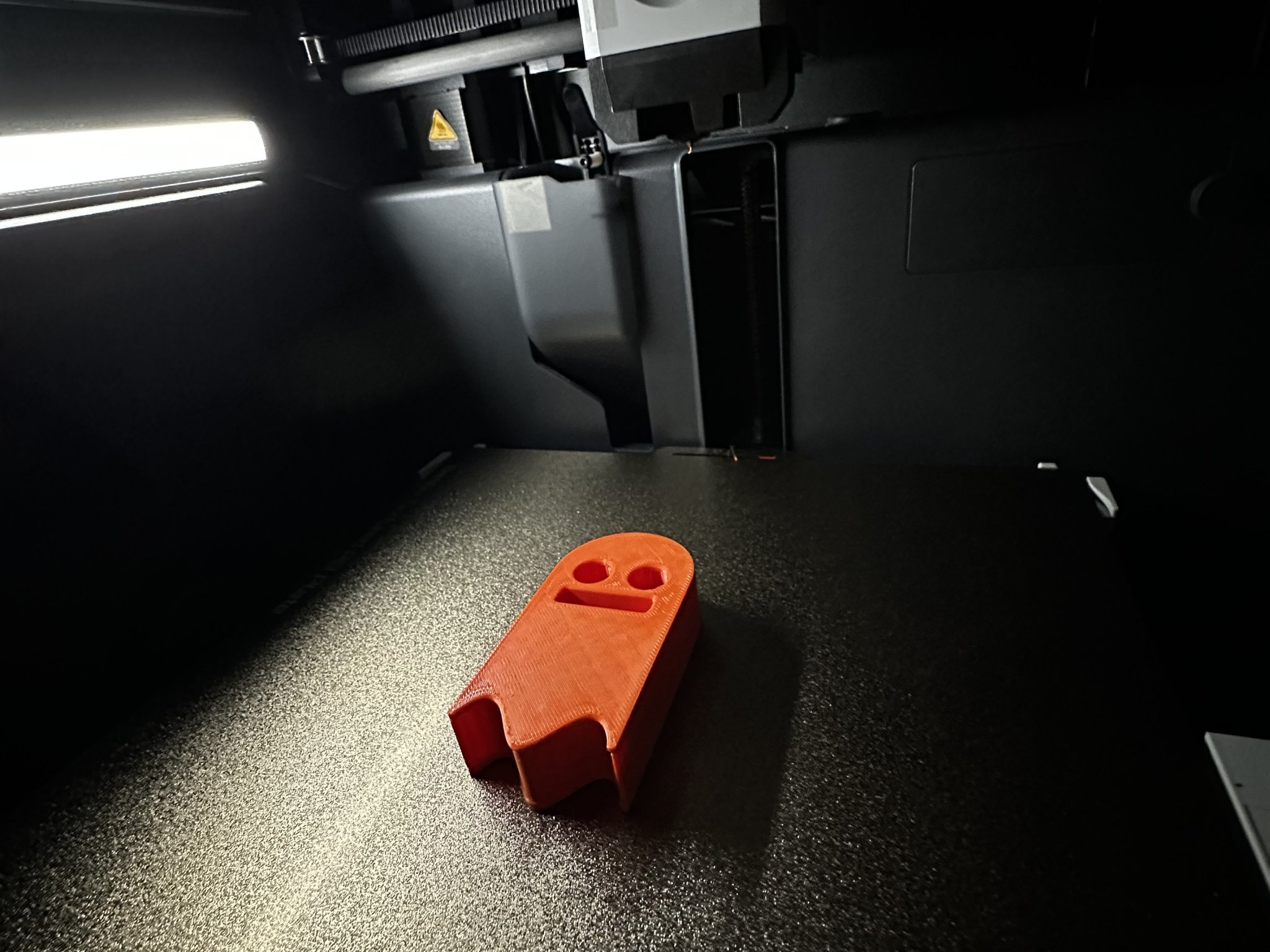 Giá đỡ cáp USB hình ma quái