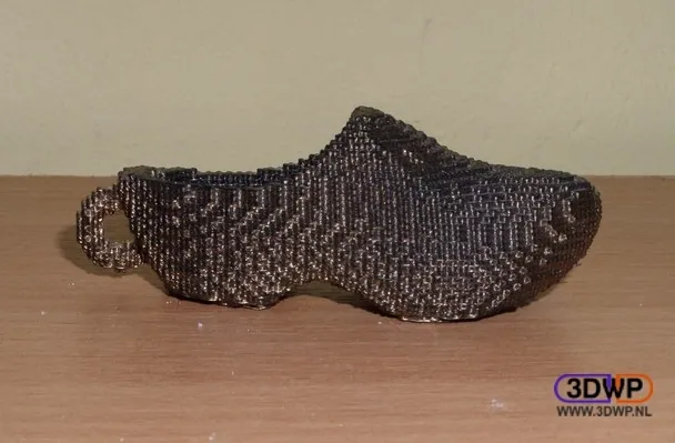 Móc khóa giày gỗ truyền thống của Hà Lan