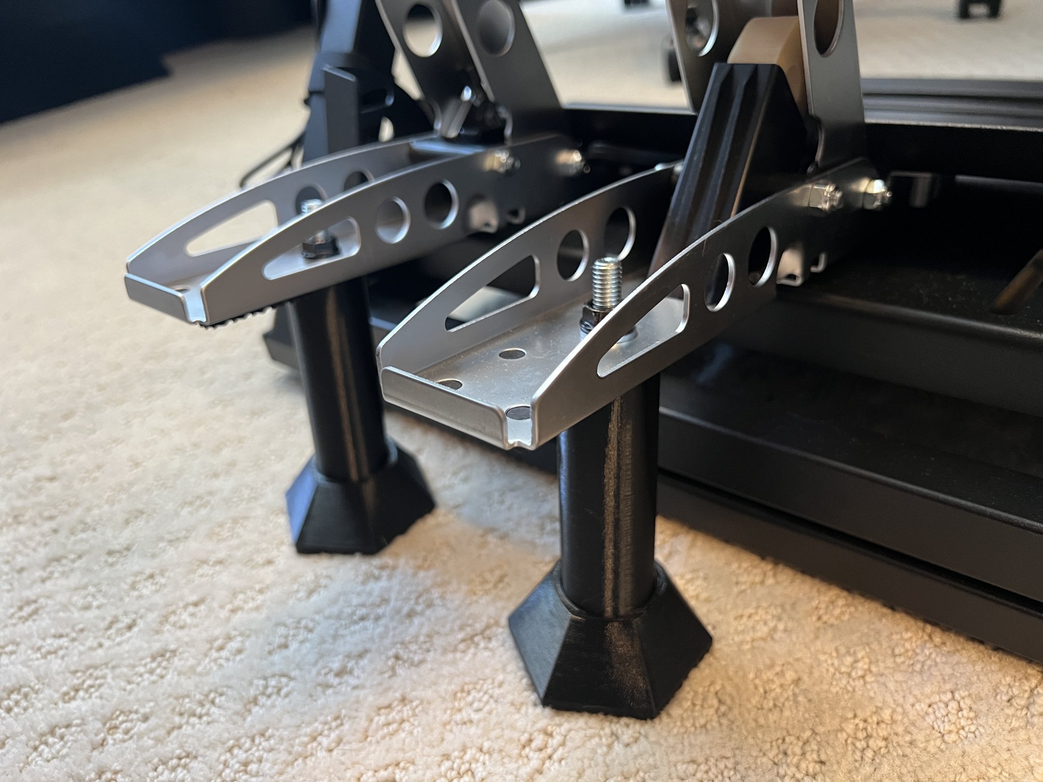 Giá đỡ chân cho bàn đạp Fanatec CSL