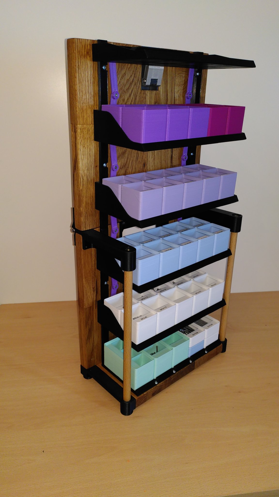 Tường lưu trữ Gridfinity có thể gập lại cho 50 thùng chứa