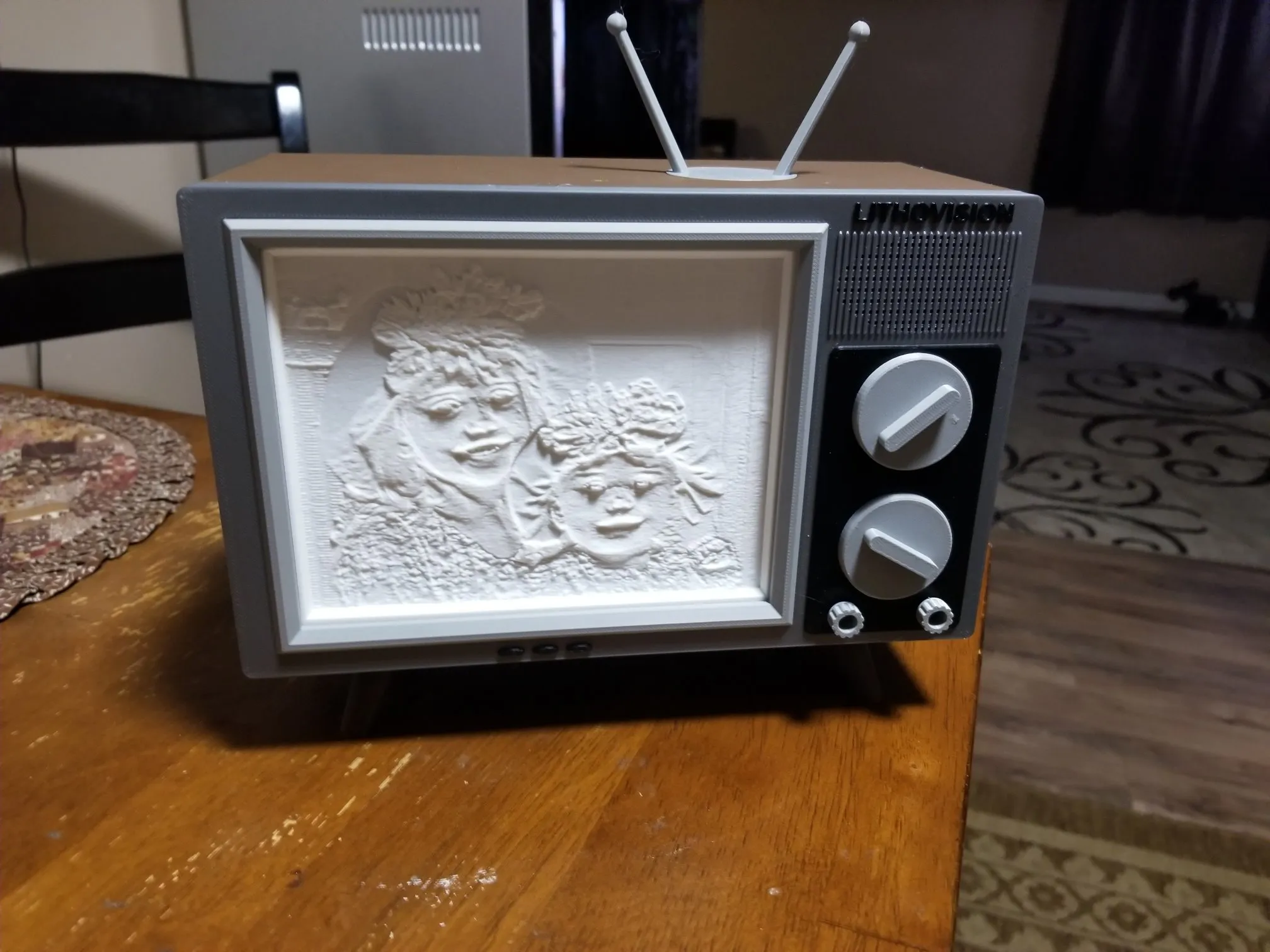 Hộp đèn lithophane kiểu TV ống retro