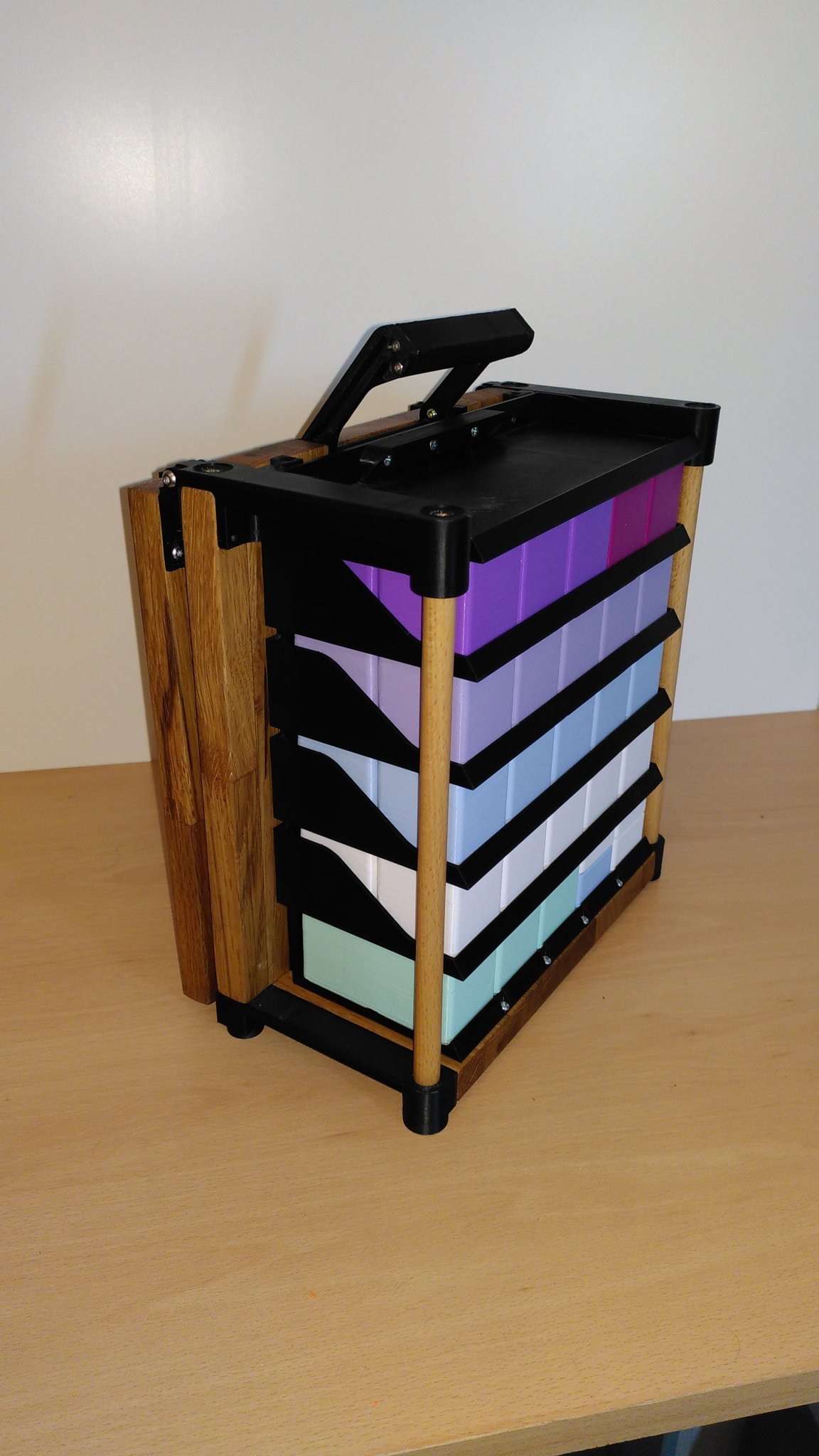 Tường lưu trữ Gridfinity có thể gập lại cho 50 thùng chứa