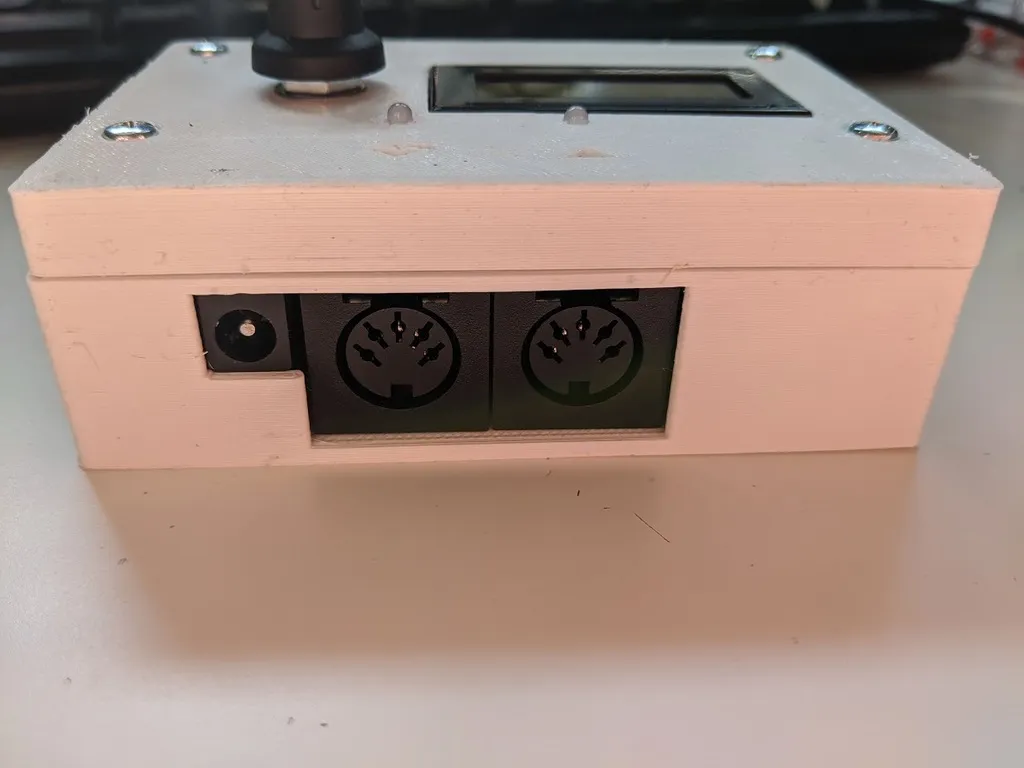 Vỏ hai phần cho thiết bị midipal của Mutable Instruments