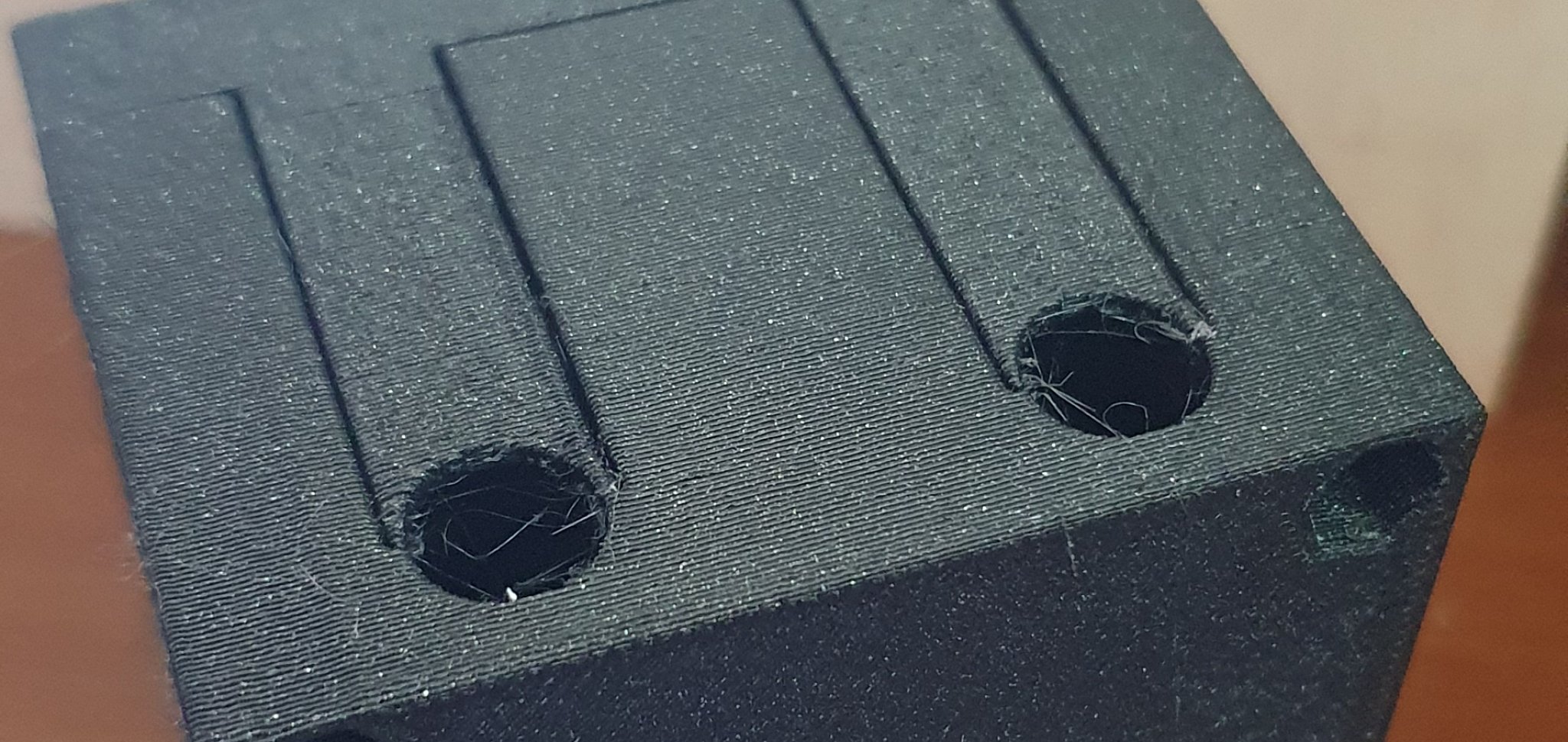 Hộp kết nối dây cáp ngoài trời với nắp đậy vít M*4 30