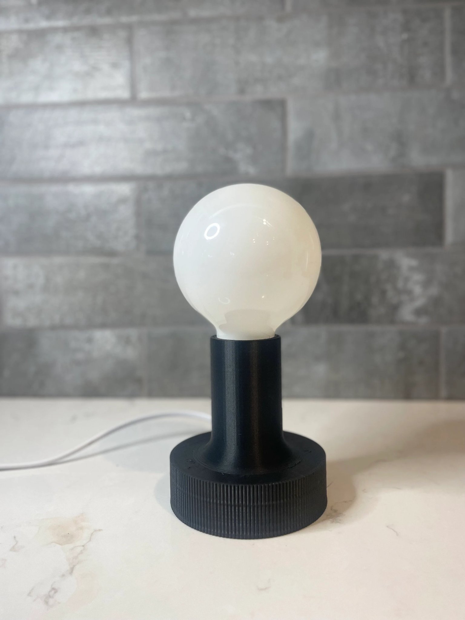 Đèn bàn RISE với thiết kế hiện đại và tinh tế