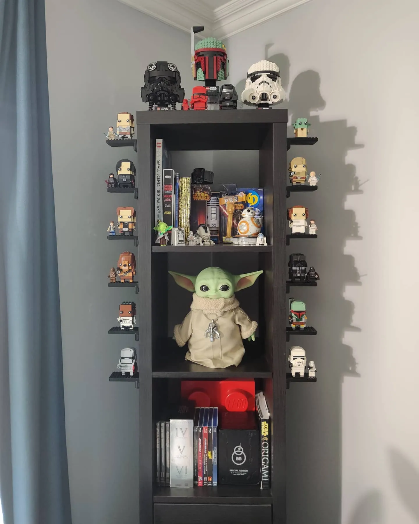 Giá đỡ bên cho bộ Lego BrickHeadz trên kệ IKEA KALLAX