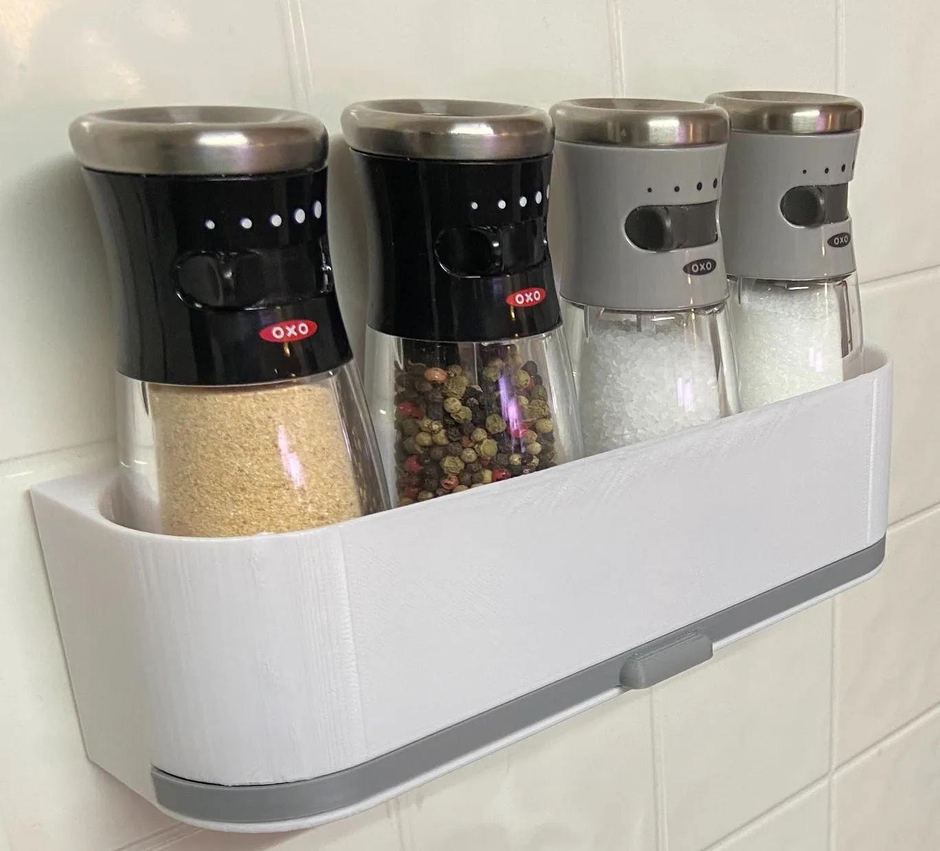 Giá đỡ gia vị với khay vệ sinh có thể tháo rời