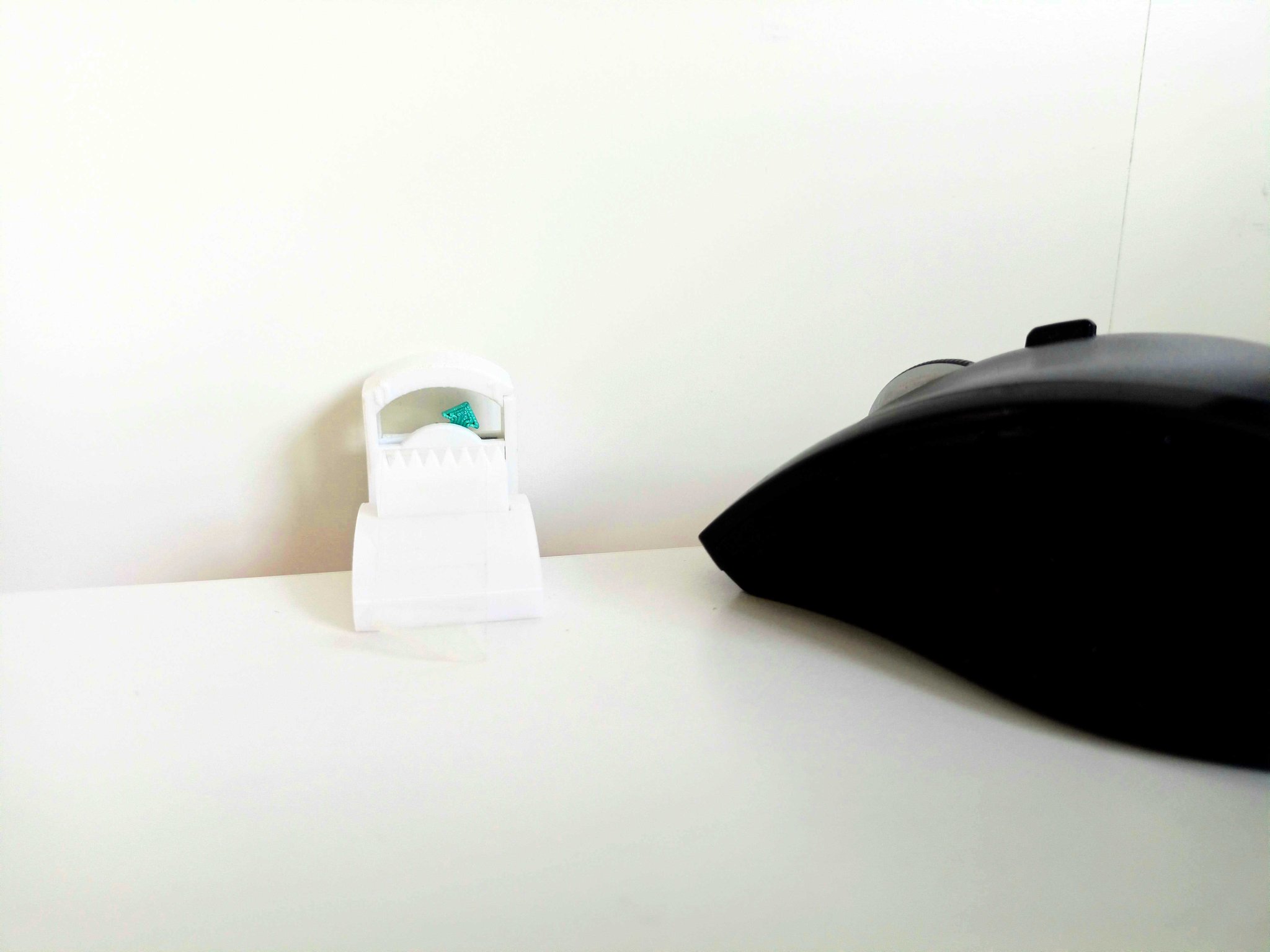 Cái kẹp bàn Tesa thiết kế lại hoàn toàn