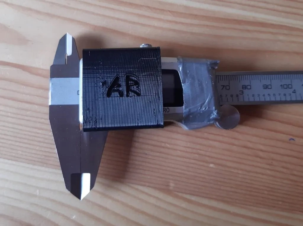 Bọc bảo vệ cho nút bấm đồng hồ đo trong hộp dụng cụ