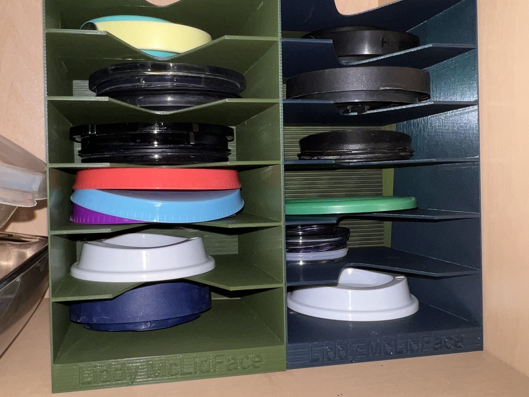 Giá đỡ nắp cho cốc Liddy McLidFace