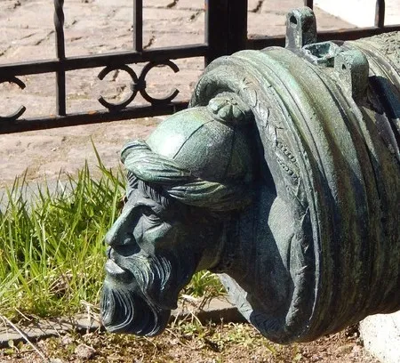 Giá đỡ tường điêu khắc đầu người trên khẩu pháo 3D