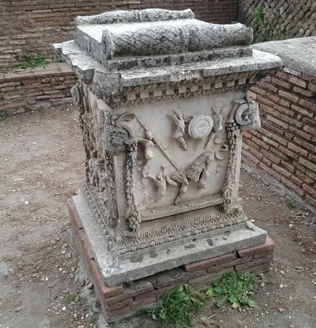 Cơ sở đá cẩm thạch La Mã cổ đại được quét 3D