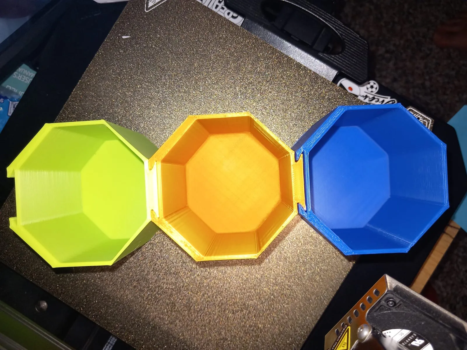 Giá đỡ bút với ba kích thước khác nhau