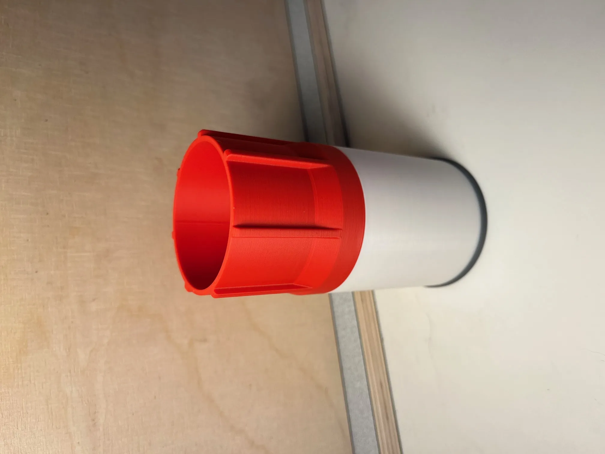 Giá đỡ bút lấy cảm hứng từ Edding