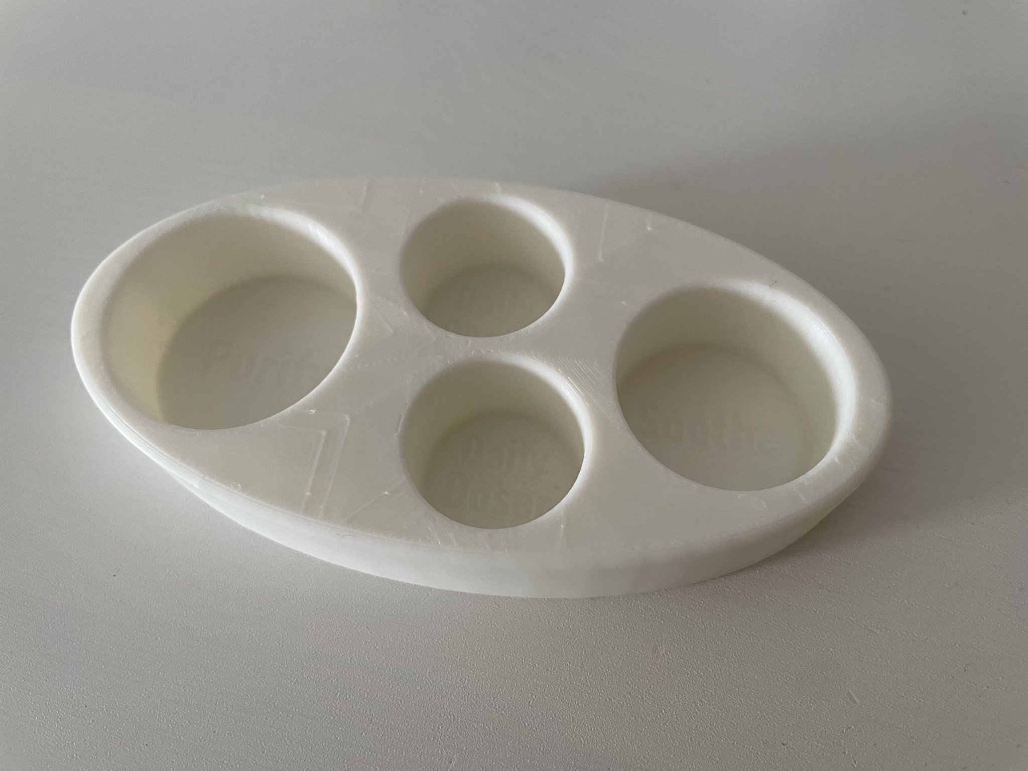 Giá đỡ cho sản phẩm Skin+Me: sữa rửa mặt, liều dùng hàng ng...