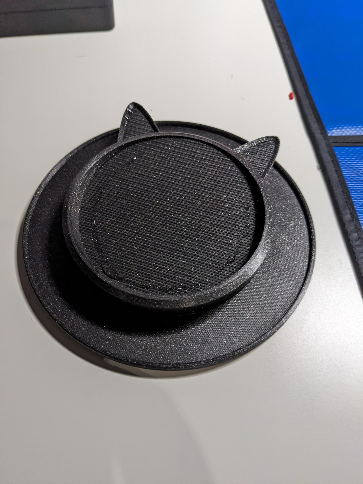 Giá đỡ cốc whiskey hình đầu mèo cho bạn mèo