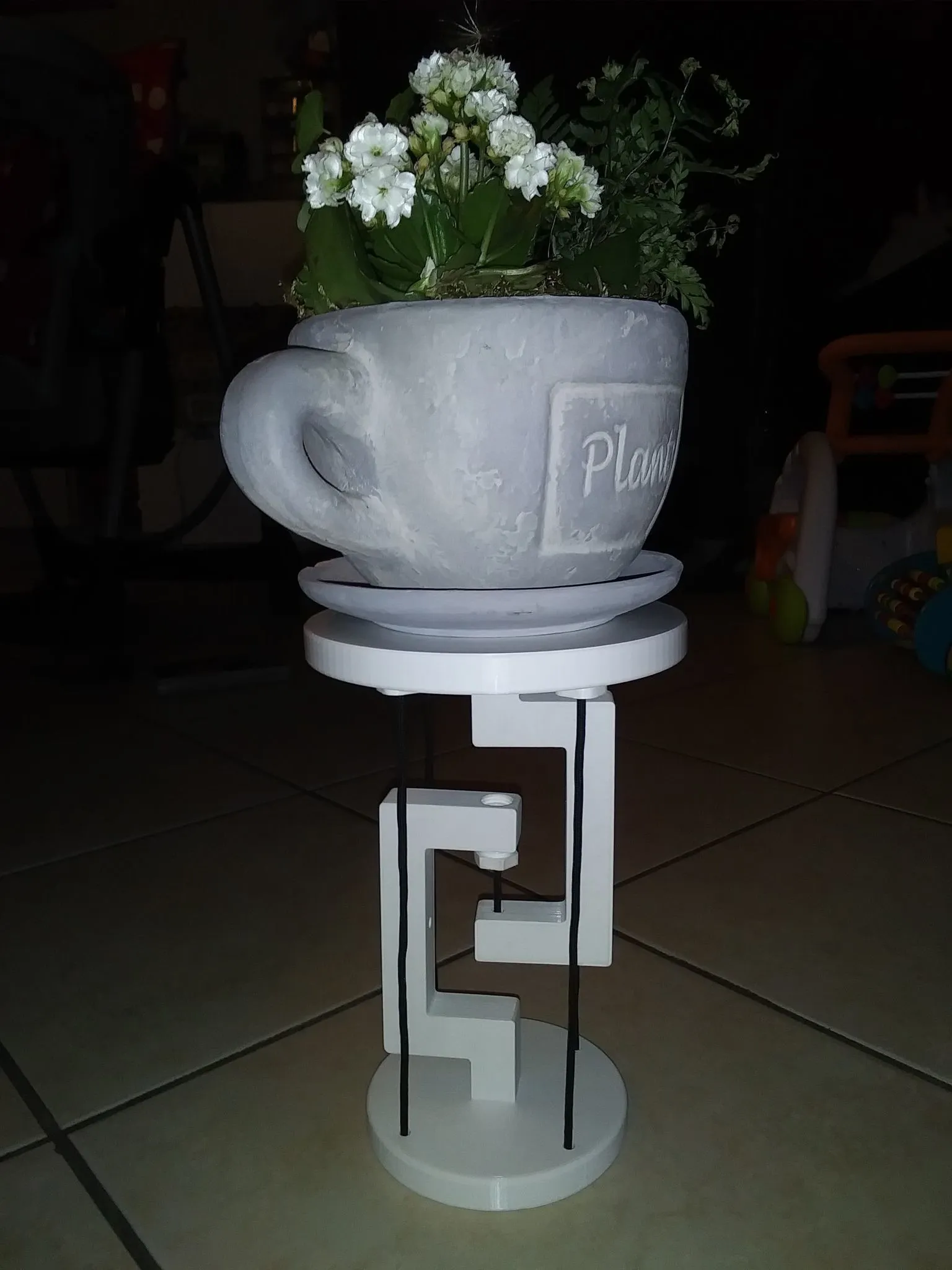 Cấu trúc Tenségrité với khả năng chịu lực 5kg