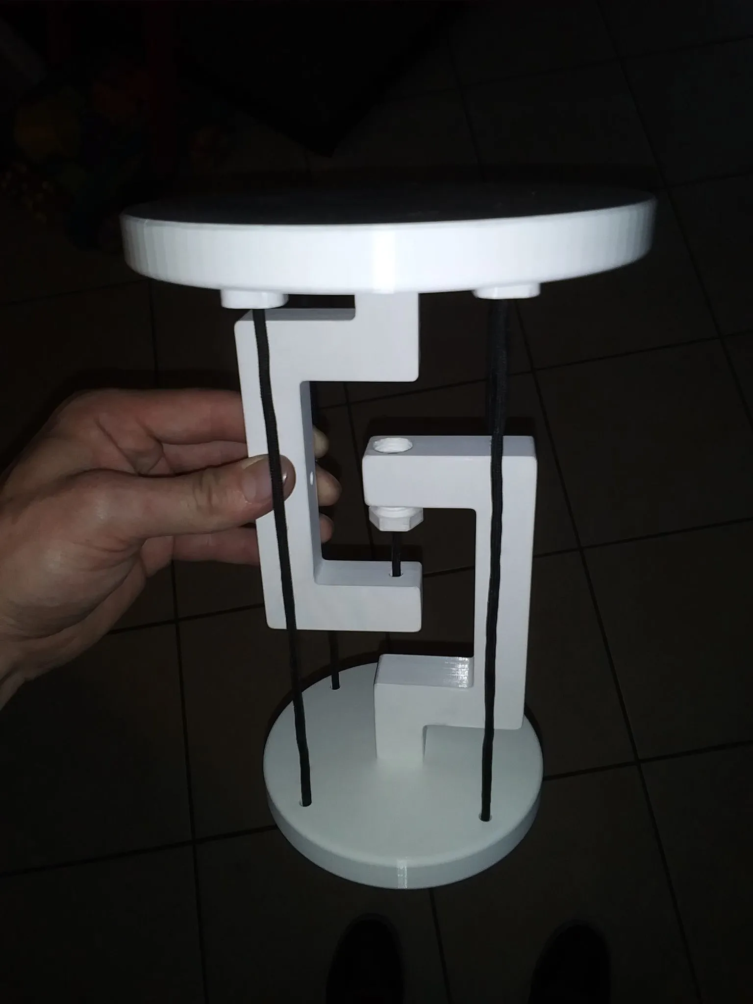 Cấu trúc Tenségrité với khả năng chịu lực 5kg