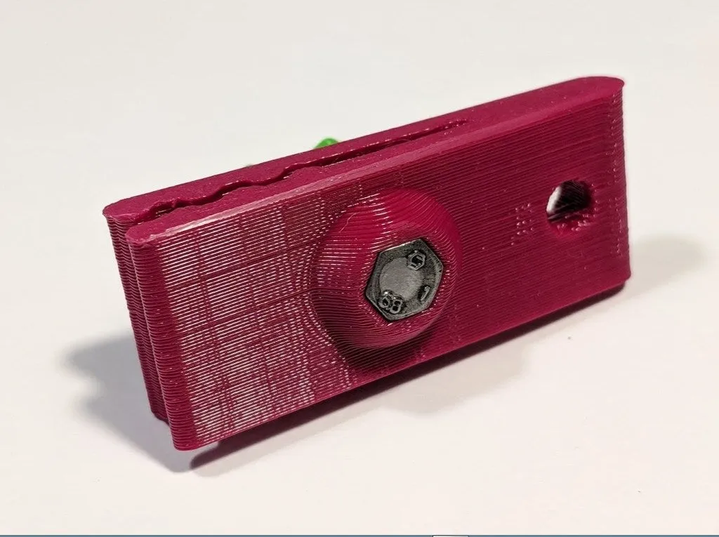 Kẹp căng bạt cho cắm trại và treo đồ dùng