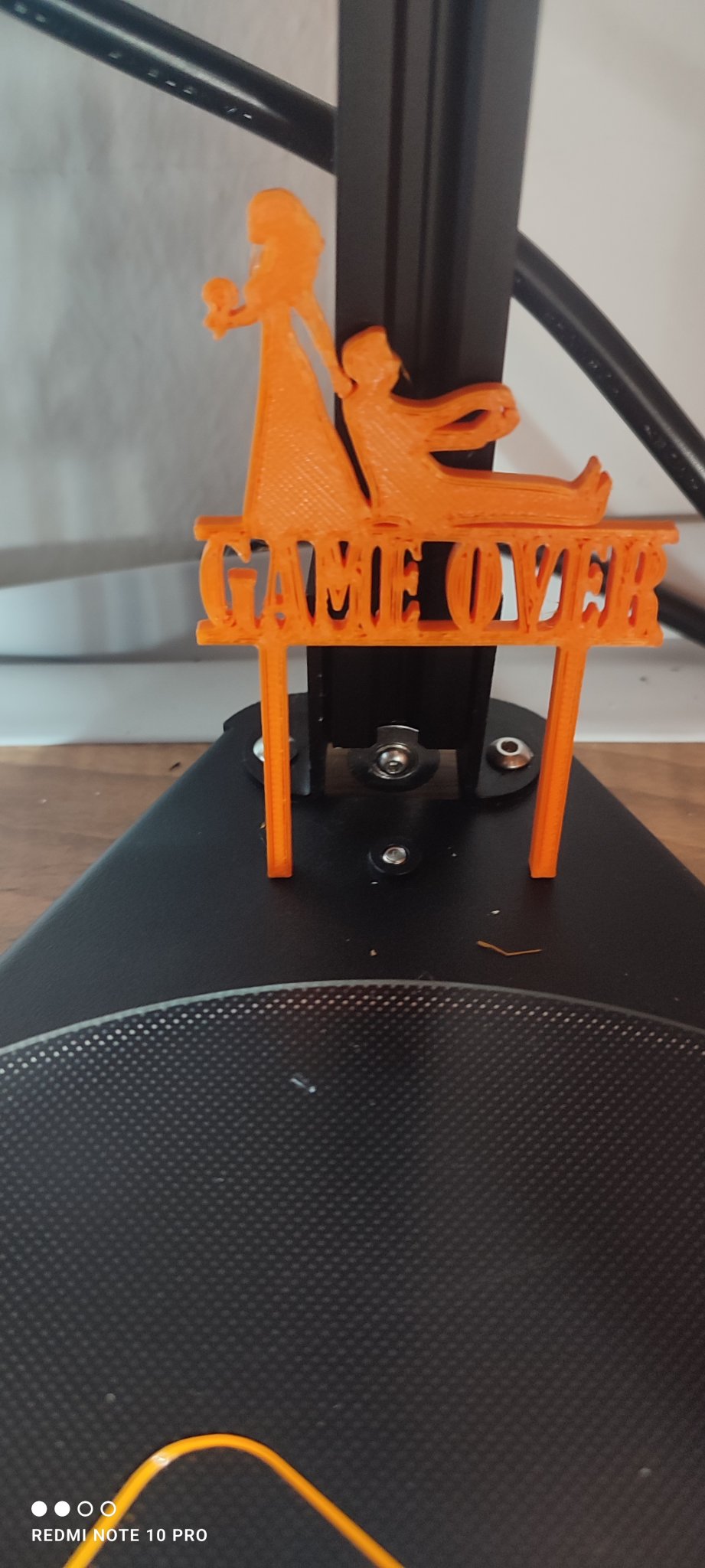 Biển báo "Kết hôn" với thông điệp hài hước