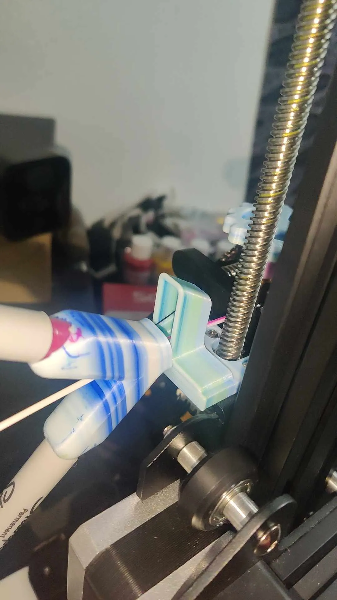 Trải nghiệm sử dụng bút lông màu với filament trắng trên Ender 3