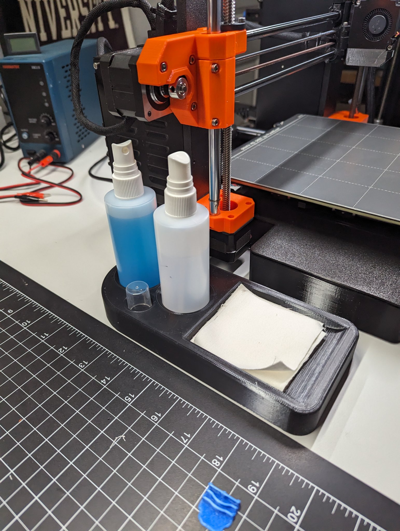 Khay đựng chai vệ sinh IPA và Windex