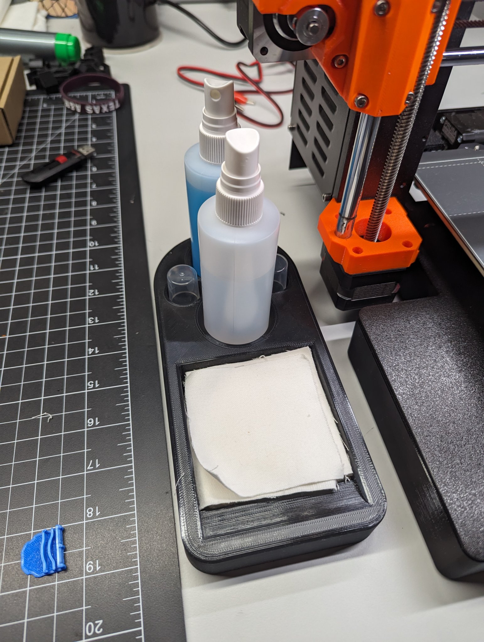 Khay đựng chai vệ sinh IPA và Windex