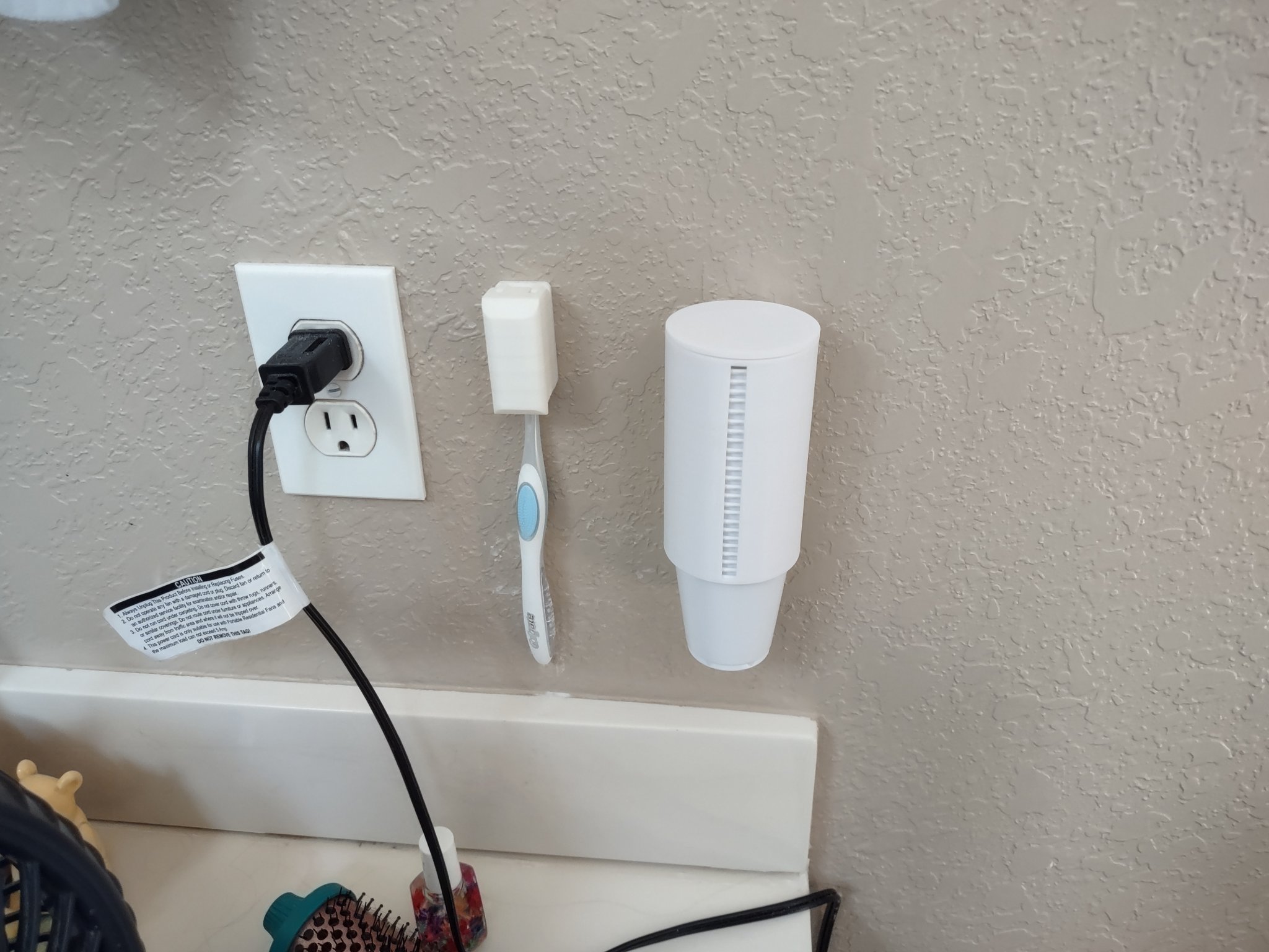 Giá đỡ cốc nhựa 3 Oz treo tường cho phòng tắm