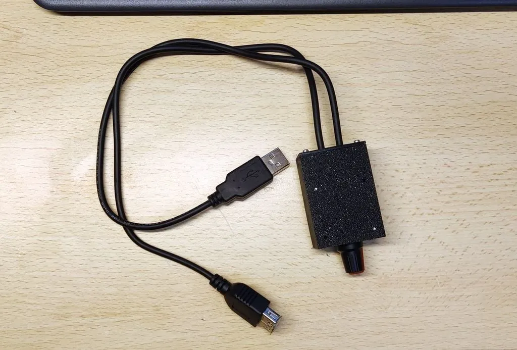 Vỏ chứa bộ điều chỉnh điện áp PWM với cổng USB