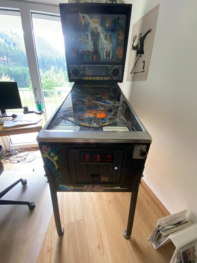 Bọc chân máy pinball gia đình Addams chống trầy xước
