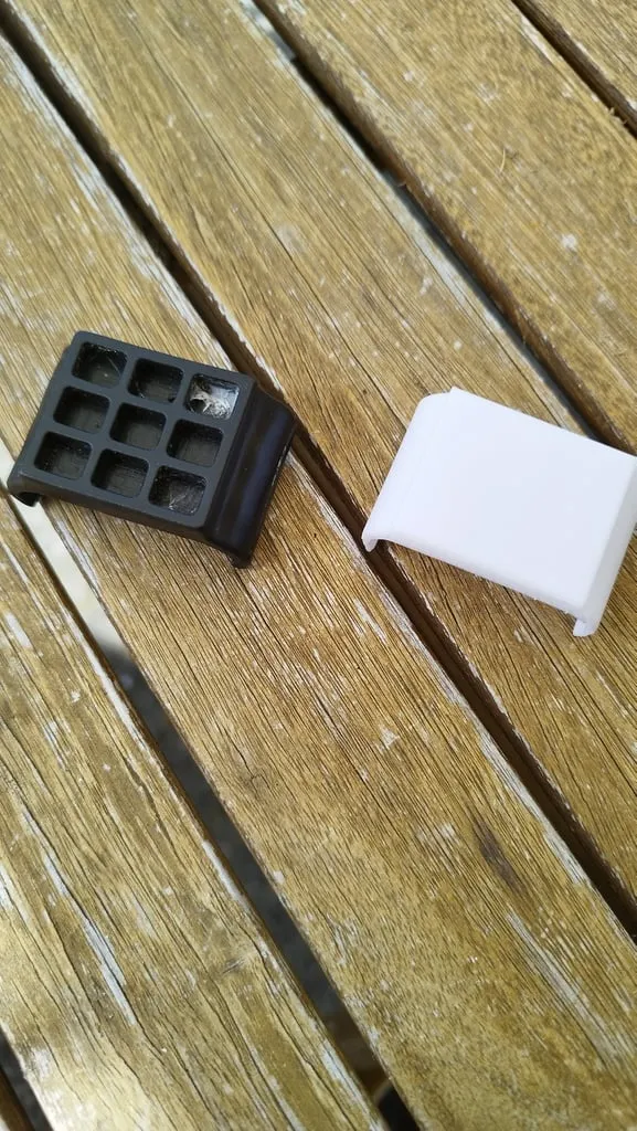 Cale giữa các ghế vườn để tránh va chạm khi xếp chồng