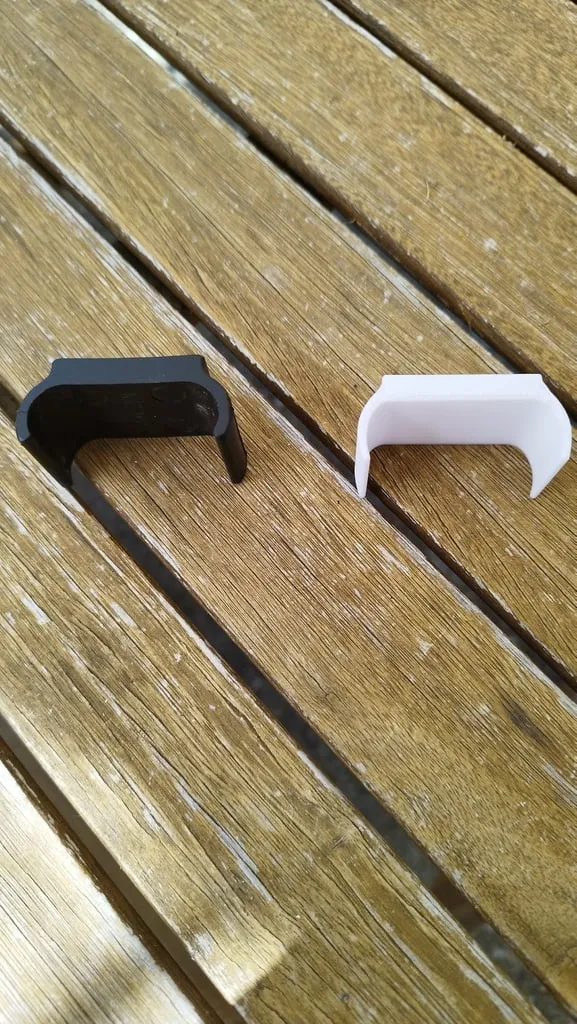 Cale giữa các ghế vườn để tránh va chạm khi xếp chồng