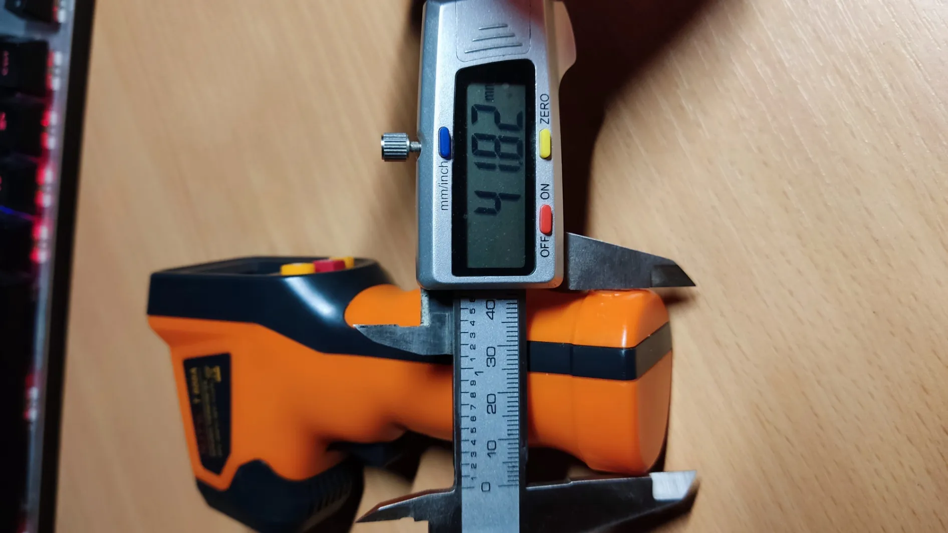 Giá đỡ nhiệt kế hồng ngoại cho tường từ Aliexpress