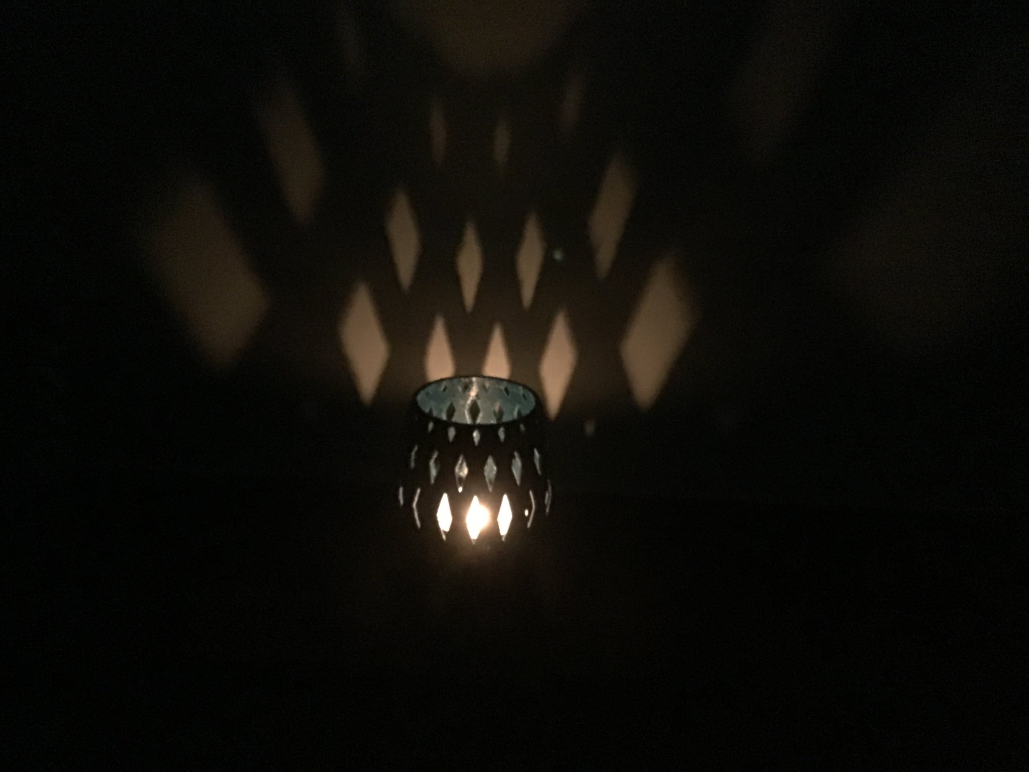 Giá đỡ nến với hiệu ứng ánh sáng độc đáo