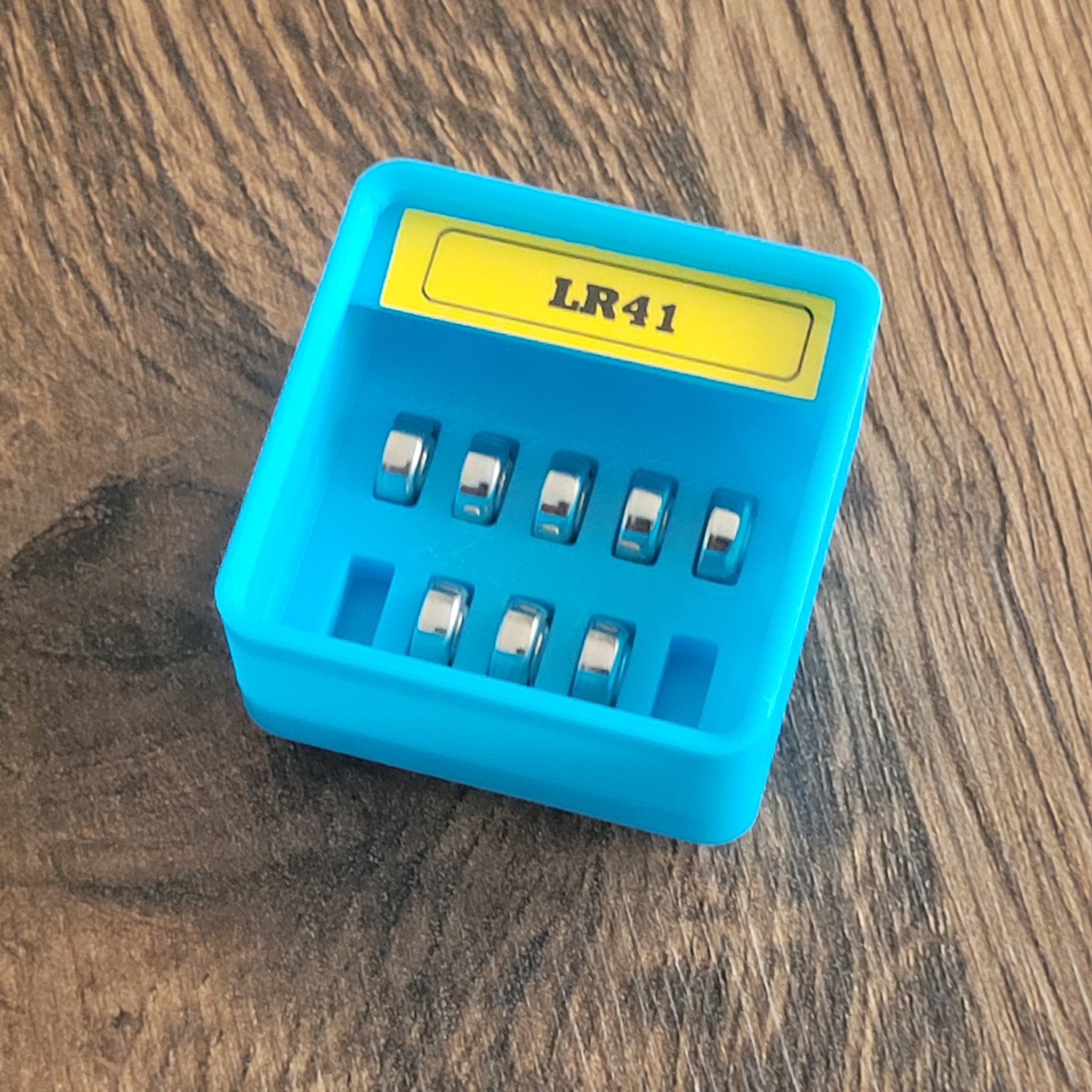 Giá đỡ pin LR41 Gridfinity với nhãn dán 9mm