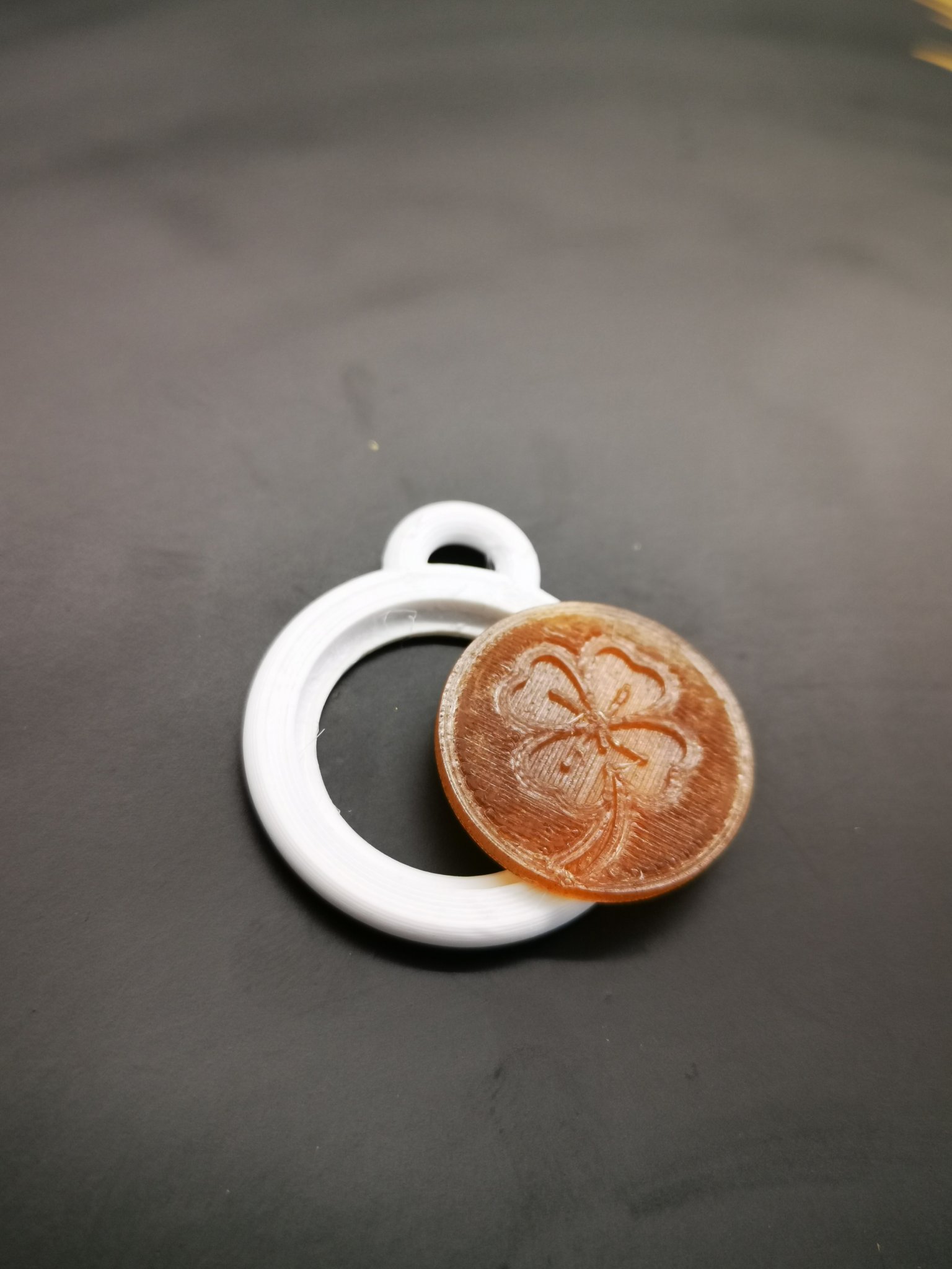 Chìa khóa hình cỏ ba lá cho token giỏ hàng