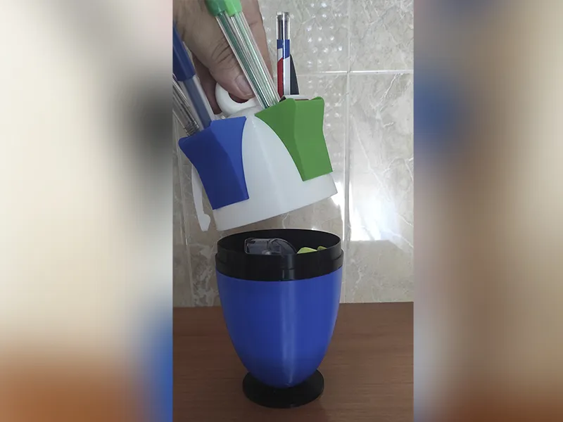 Giá đỡ đồ vật hình bút BIC khổng lồ