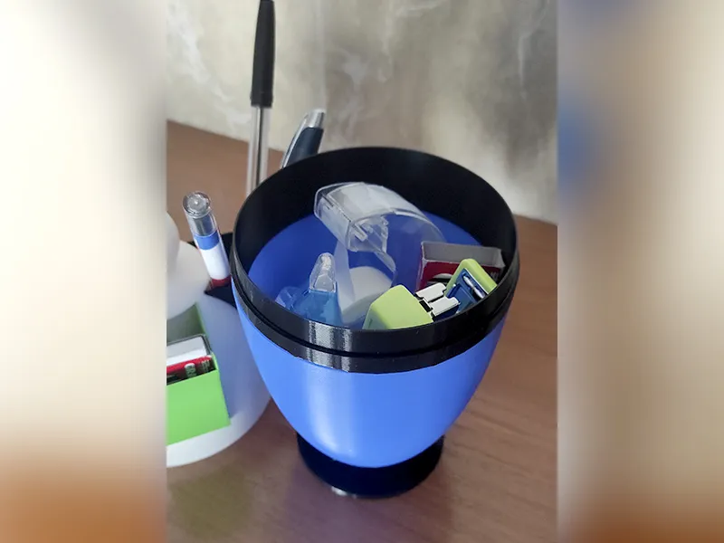 Giá đỡ đồ vật hình bút BIC khổng lồ