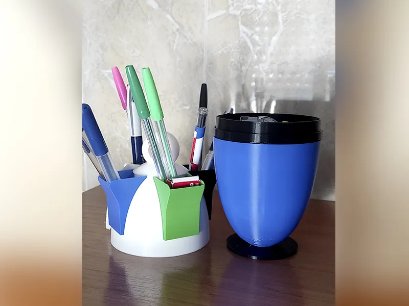 Giá đỡ đồ vật hình bút BIC khổng lồ