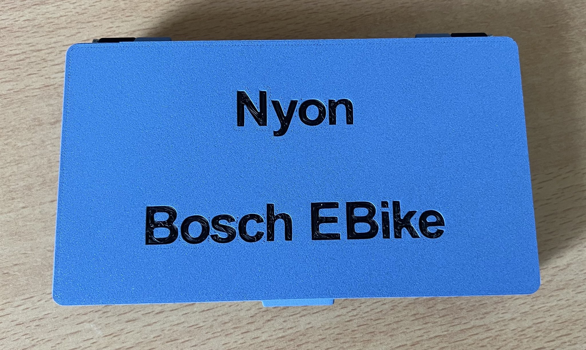 Hộp lưu trữ Nyon Bosch (Ebike) với cáp sạc USB