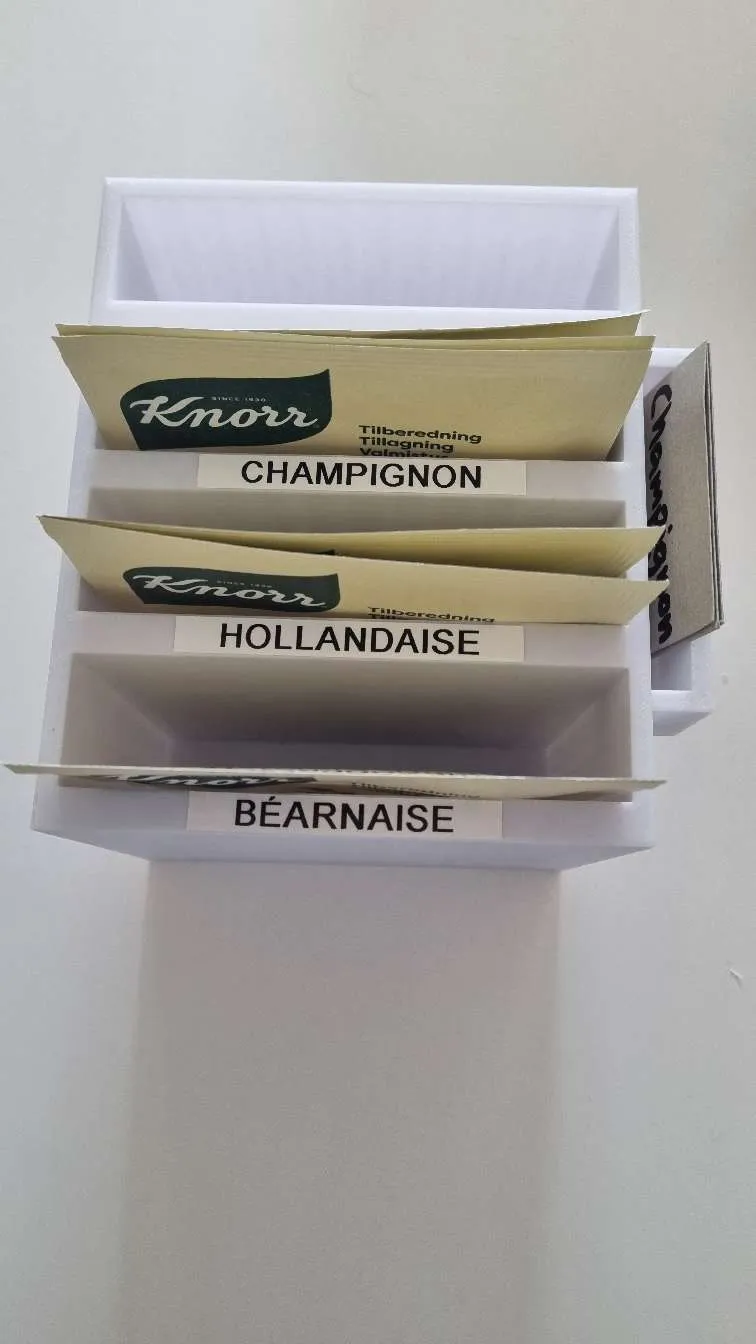 Giá đỡ lưu trữ túi sốt Knorr với kệ công thức