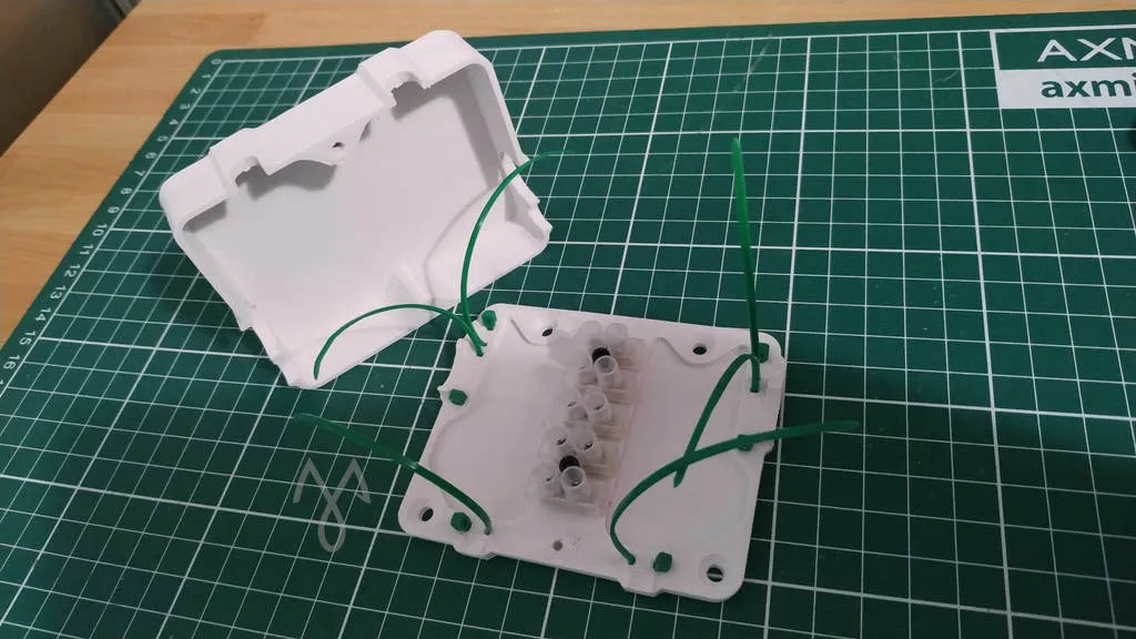 Hộp nối điện cho dây 16mm hoặc 7mm