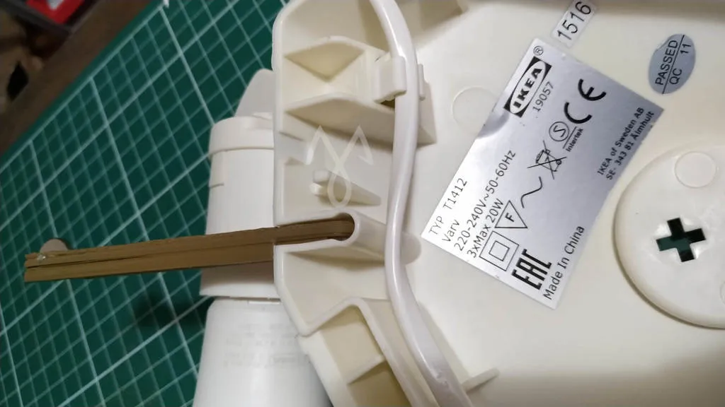 Thay thế tay đỡ cho đèn trần VARV của IKEA