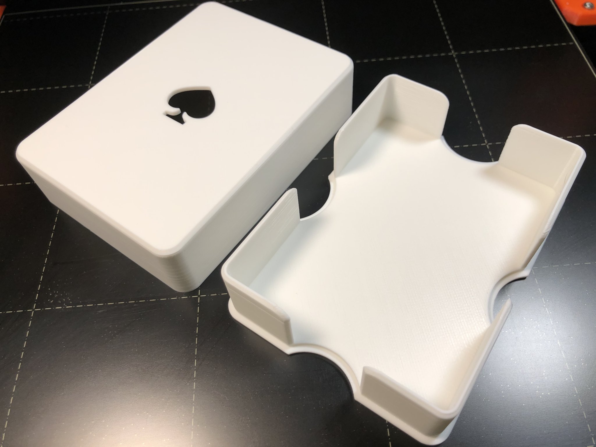 Hộp đựng bài chơi kiểu đơn giản và tiện dụng