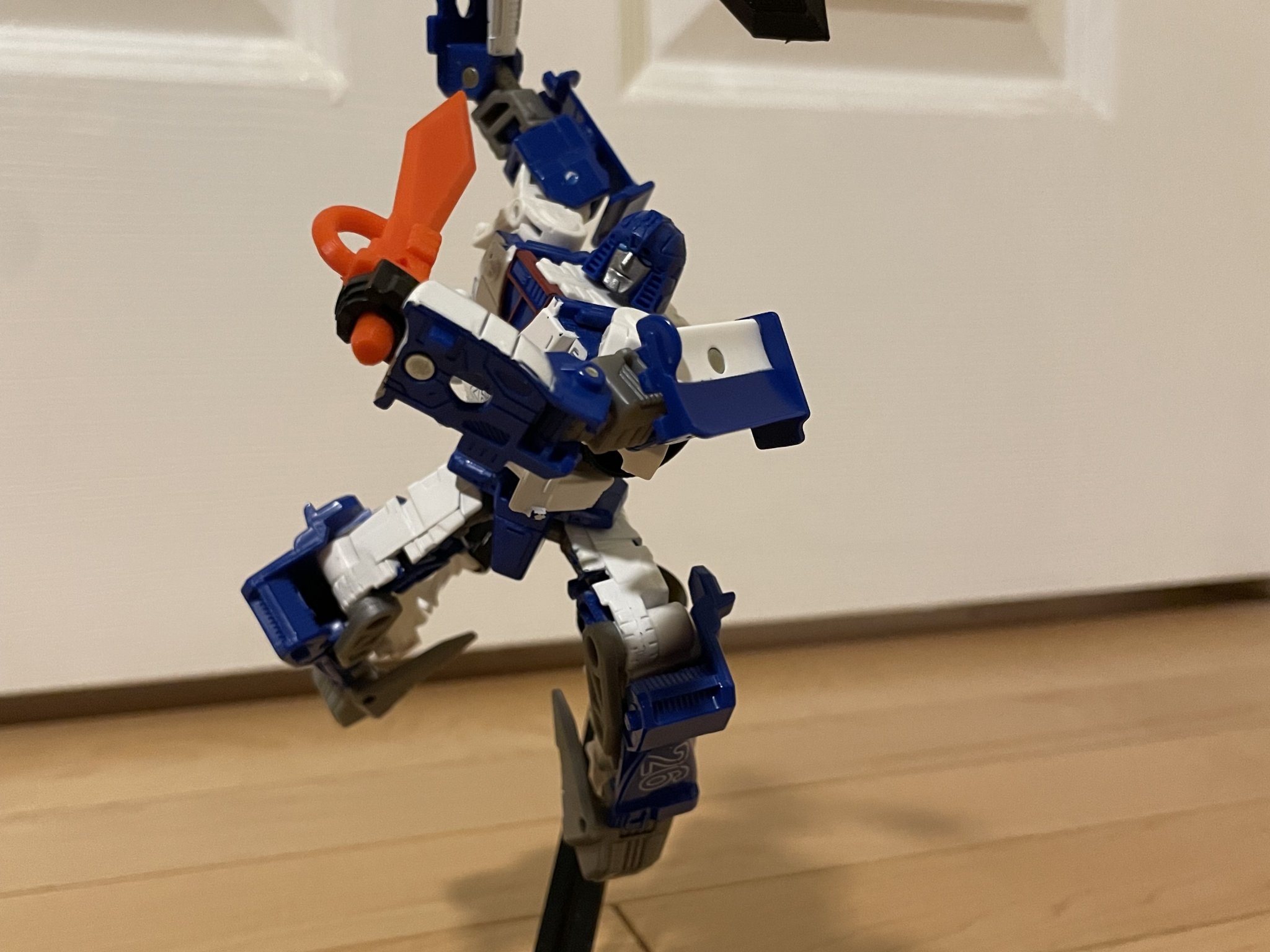 Giá đỡ trưng bày cho nhân vật Transformers Generations