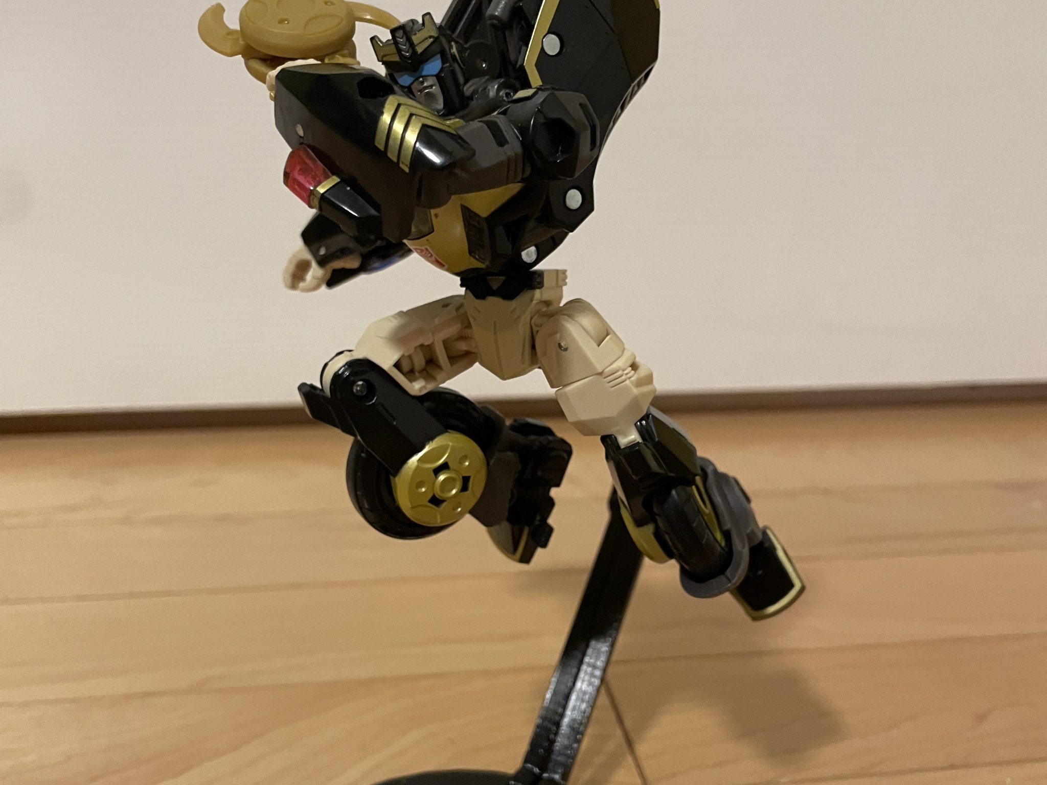 Giá đỡ trưng bày cho nhân vật Transformers Generations