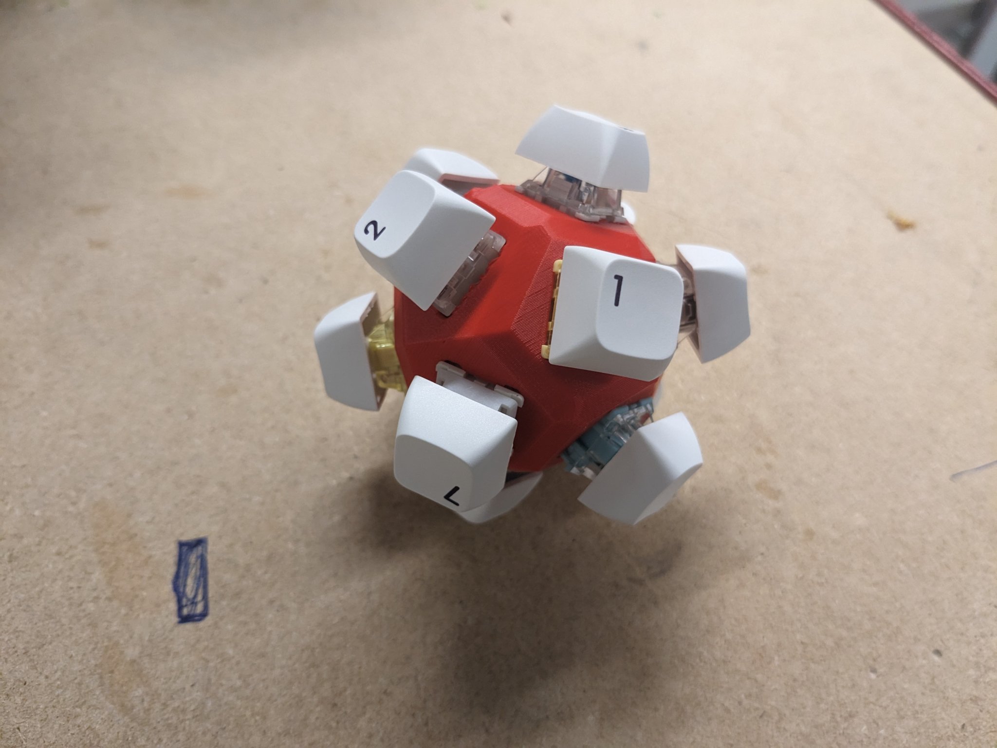 Giá đỡ công tắc hình lăng trụ 12 công tắc