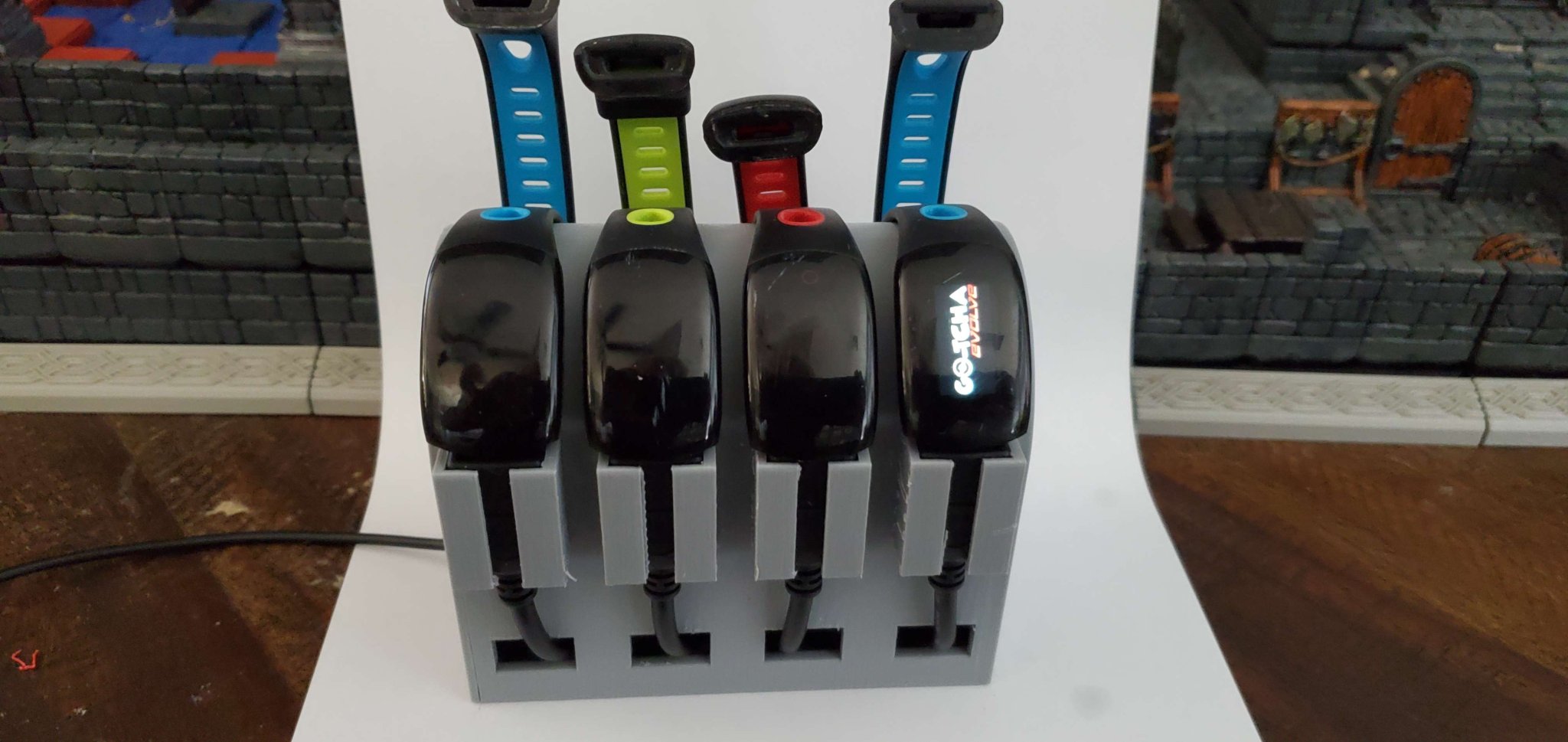 Đế sạc cho bốn đồng hồ đeo tay Go-tcha Evolved Pokémon Go