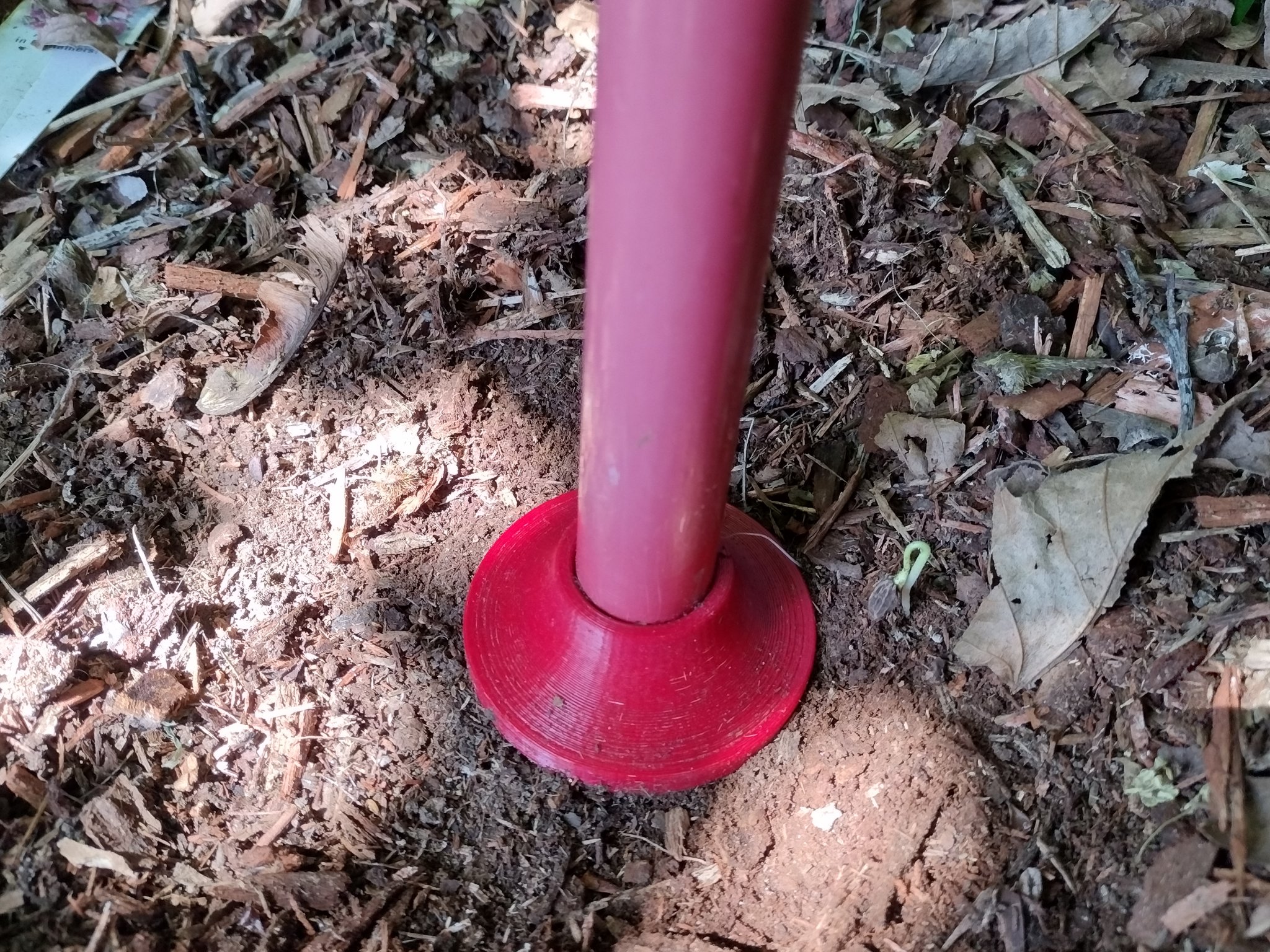 Chân ghế vườn giúp chống lún vào đất