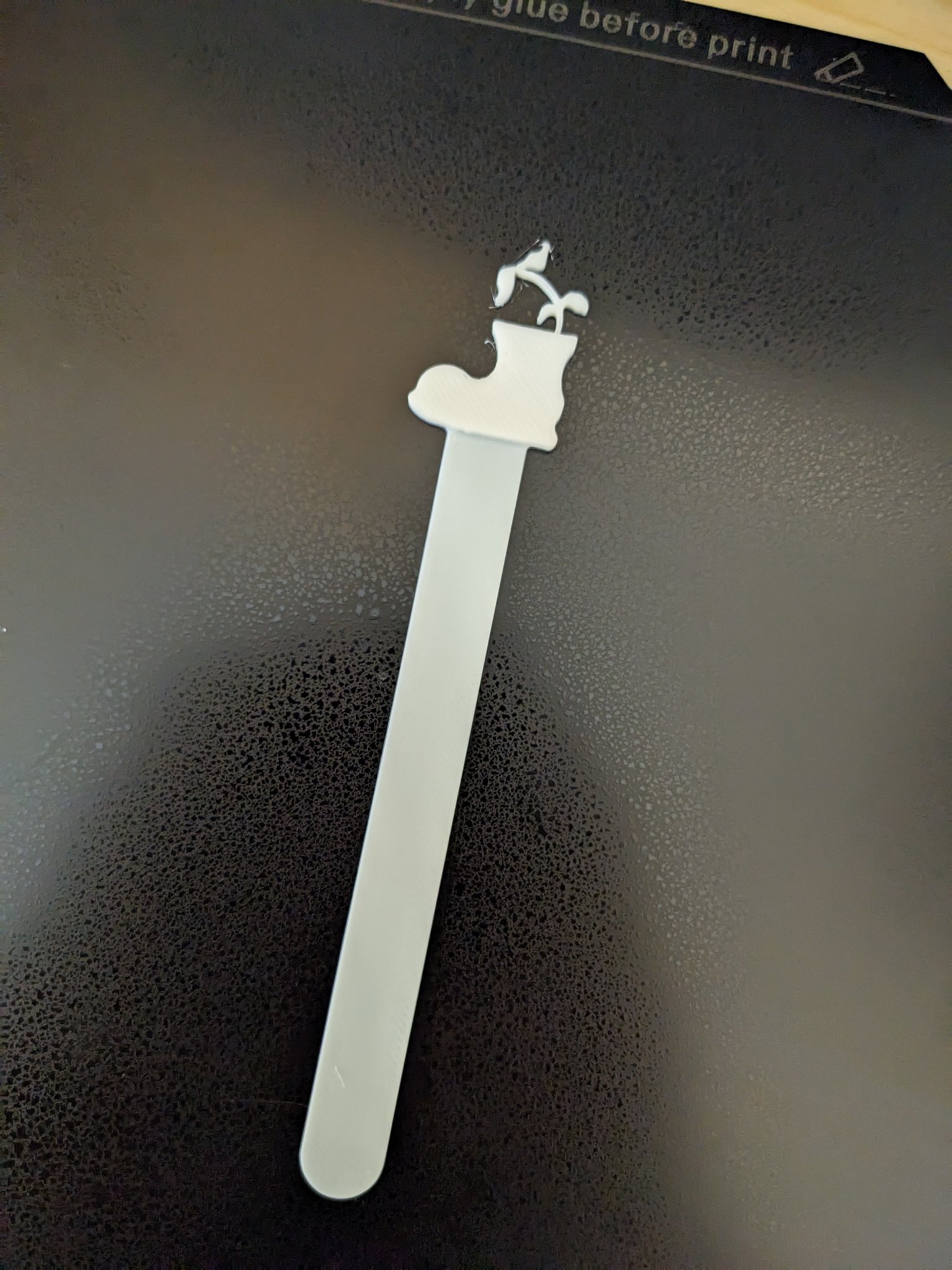 Giá đỡ sách Wall-E với giày và cây in 3D